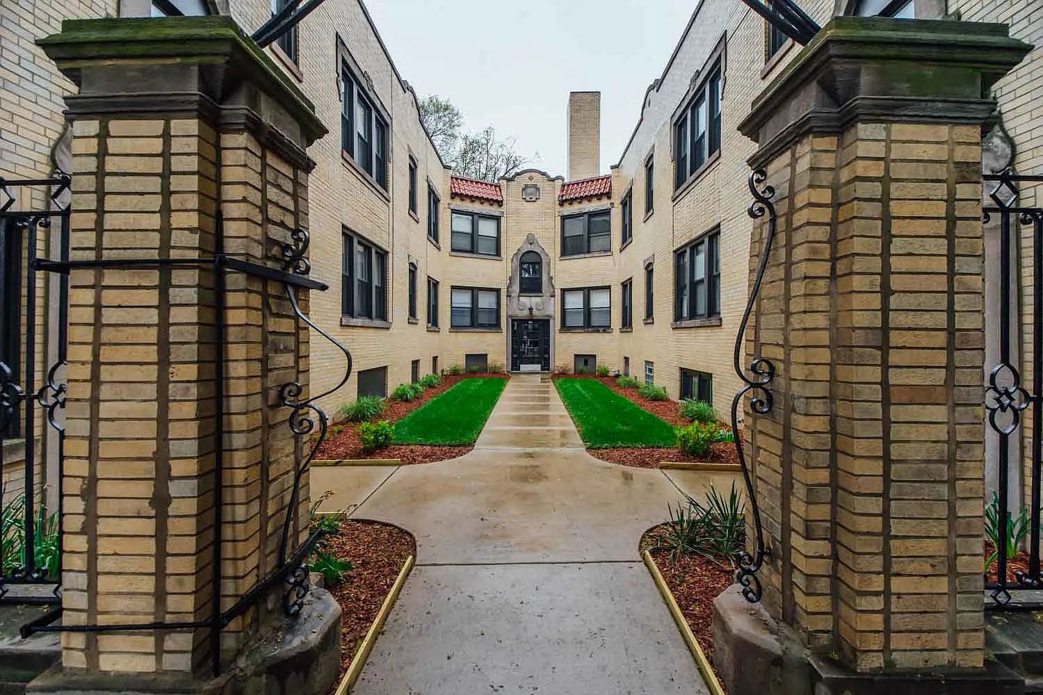 4350-58 N. Cicero Ave/4801-13 W. Montrose Ave — Photo 1