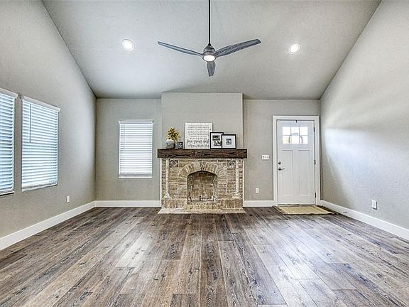 4th image of 2111 N Bath Ave