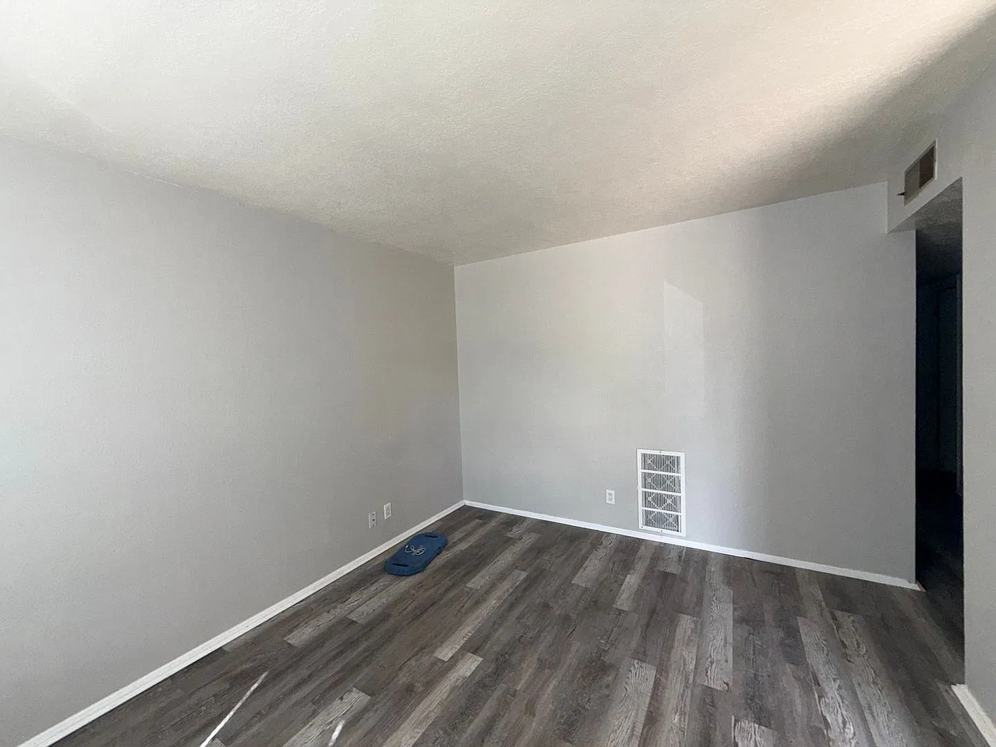 11105 Ventura Place NE — Photo 2