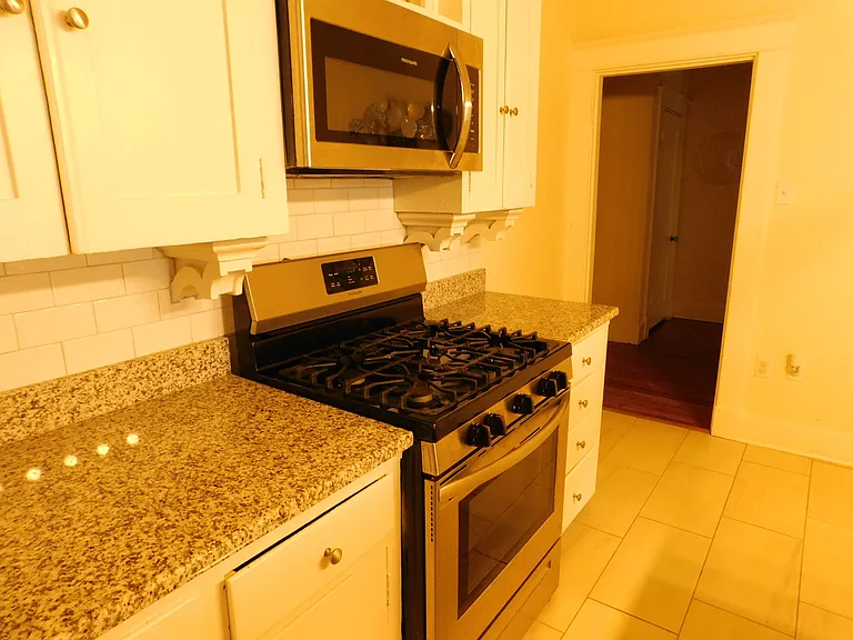 1015 Scott St #1 — Photo 8