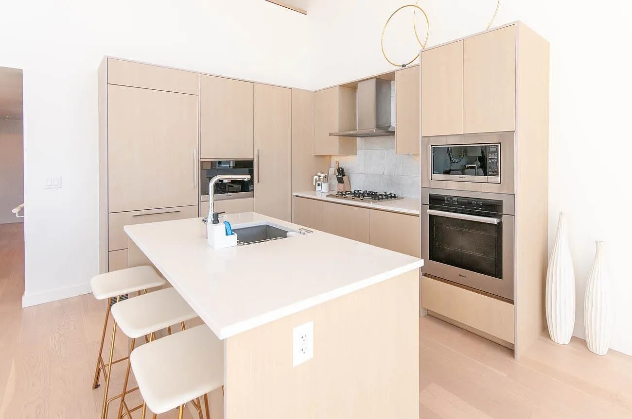 3 bed, 2220 sqft, $11,800 — Photo 4