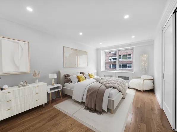 233 East 69th Street 3L image 1 of 13