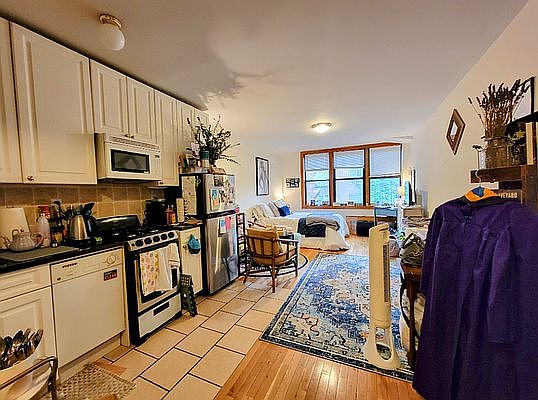 1st image of 205 W 13th St #5V
