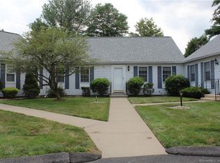 2 Oxford Dr, Suffield, CT 06078