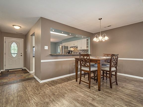 2nd image of 1461 Drumheller Dr