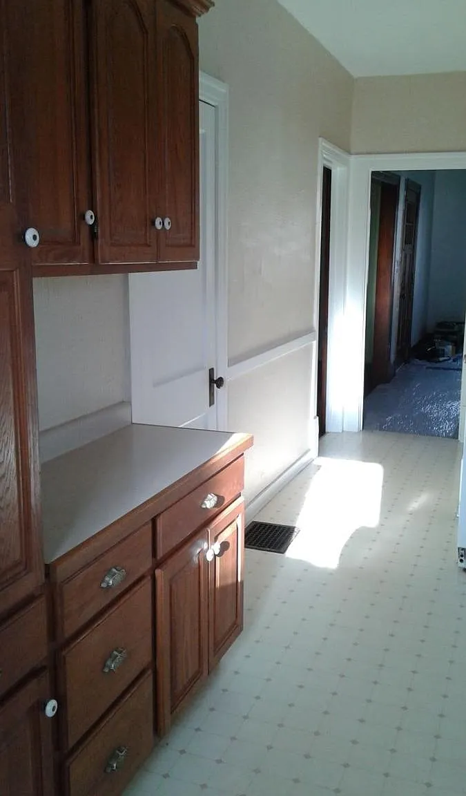 4 bed, 1.5 bath, 1400 sqft, $1,900 — Photo 2