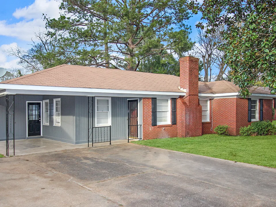 3739 Honeysuckle Ct