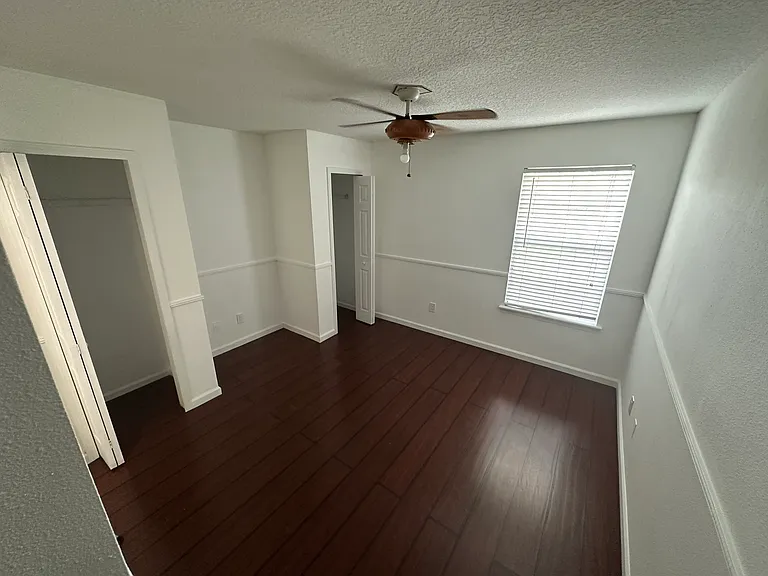 817 Southern Creek Dr — Photo 1