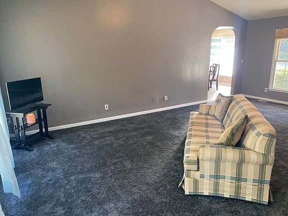 4th image of 120 Downs Brook Dr