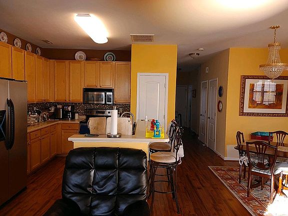 4th image of 708 Village Lake Dr