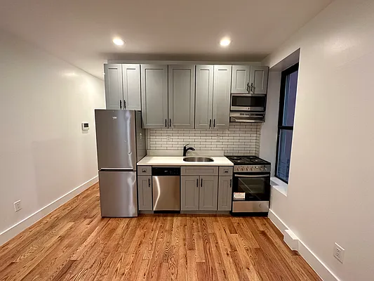 Rented by Max Apt LLC | media 11