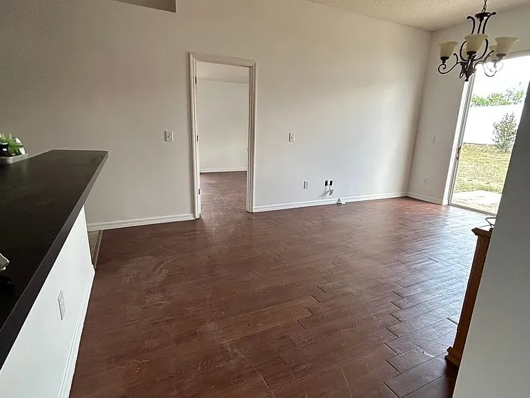 136 Grantham Dr — Photo 8