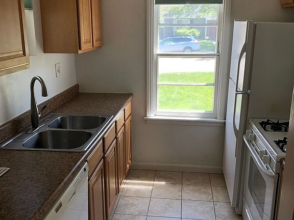 2nd image of 2545 S Vine St