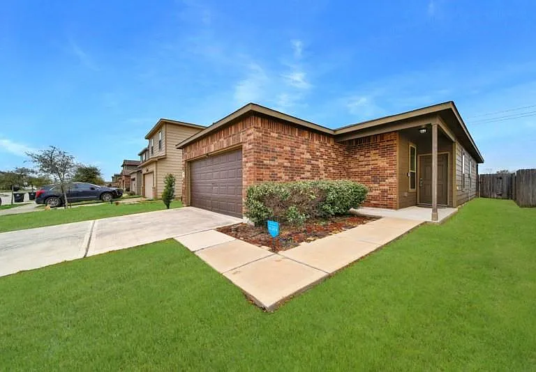 2619 Skyview Silver Dr — Photo 2
