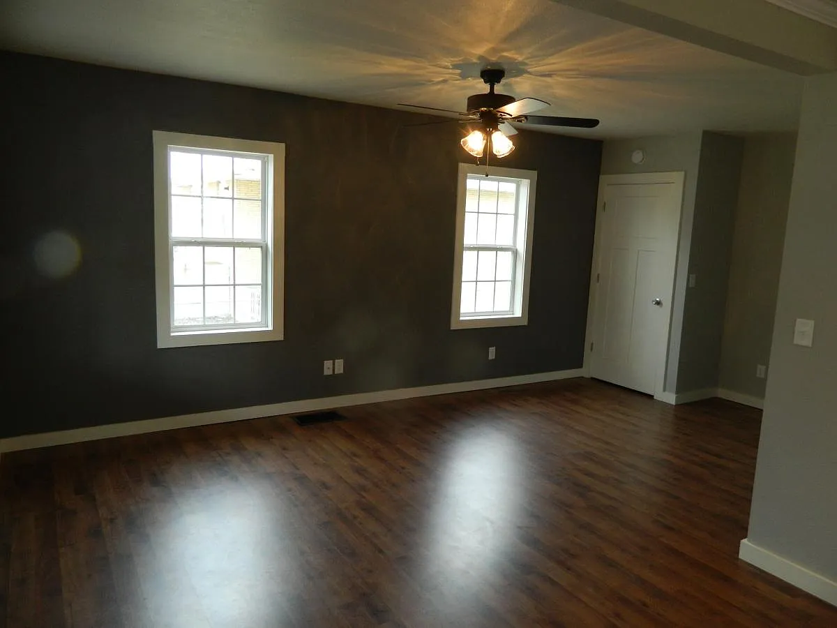 2 bed, 1400 sqft, $1,300 — Photo 2