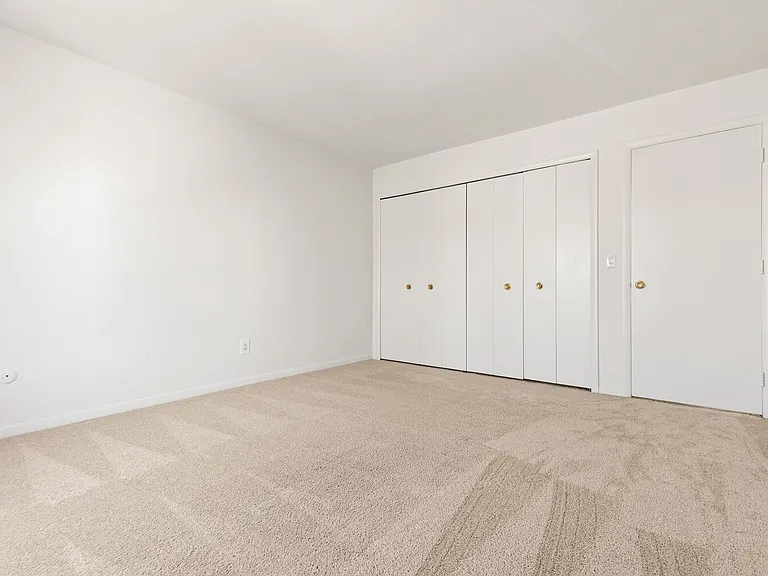 Legacy Place Apartments - Southfield, MI — Photo 11