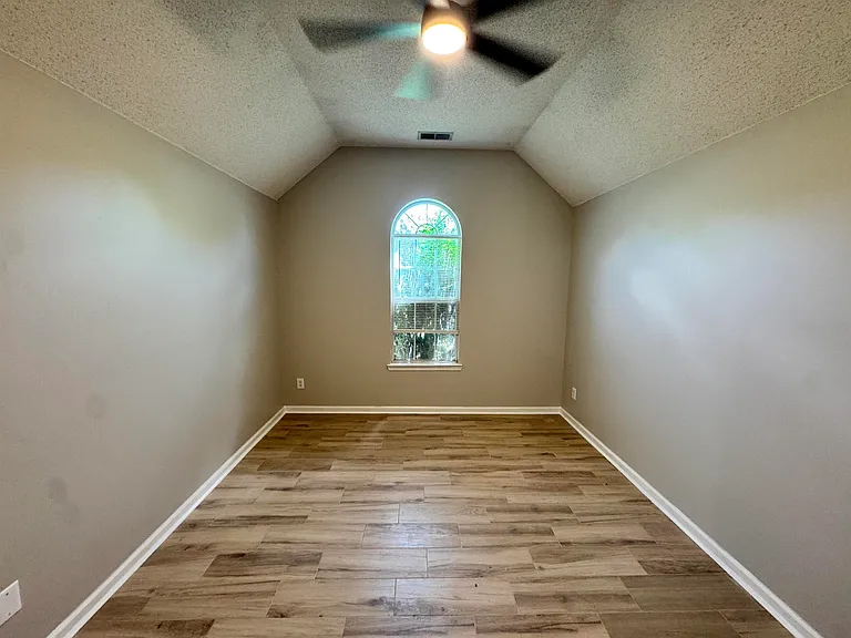 6628 Whitten Grove Dr — Photo 4