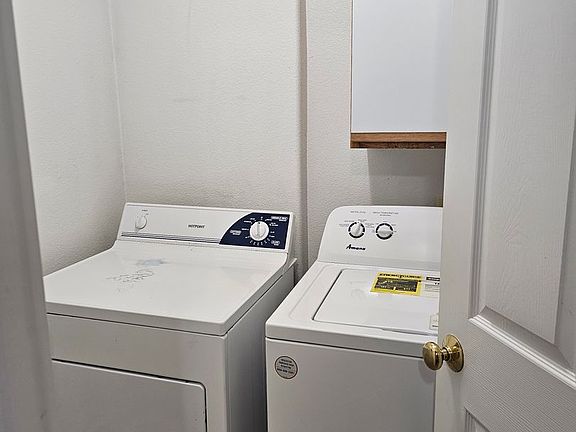 4th image of 1238 Taft Ave APT C