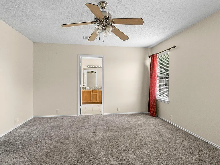 3300 Creekwood Dr — Photo 11