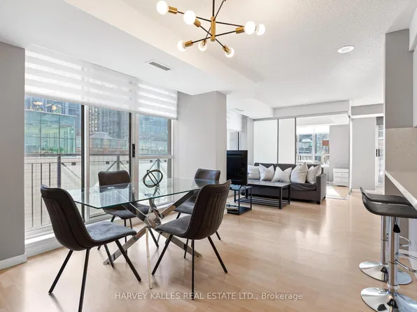 140 Simcoe St #515, Toronto, ON M5H 4E9