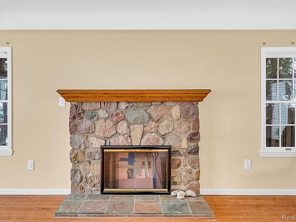5th image of 7271 Simons St