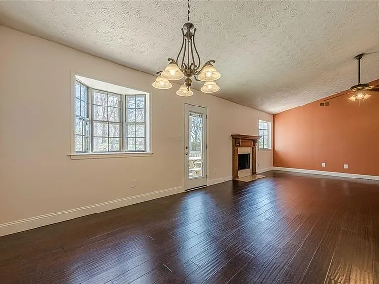 2491 Redfield Dr — Photo 10