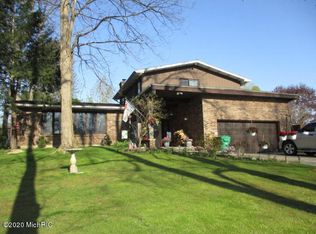 1920 Champlain Dr, Niles, MI 49120