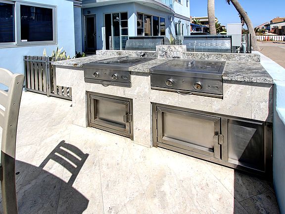 4th image of 3275 Ocean Front Walk APT 2