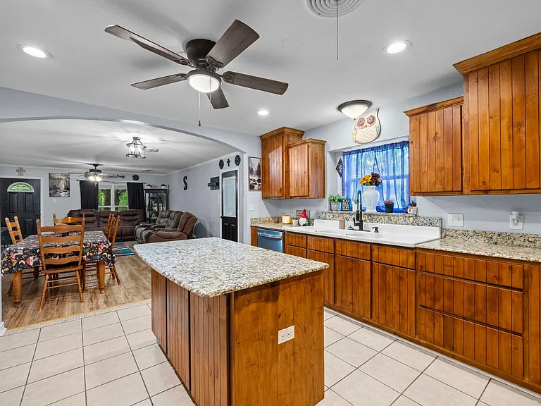 70 Sue Ann Dr — Photo 11