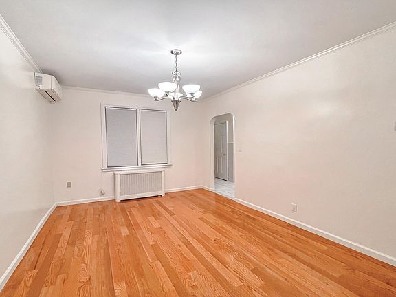 Spacious formal dinning