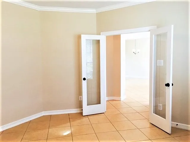 325 Lancaster Ln — Photo 11
