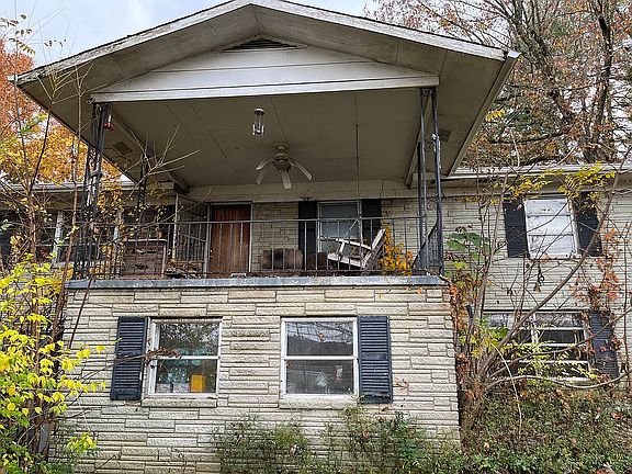 4th image of 1302 E Beaver Creek Dr