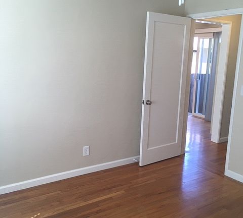 3rd image of 1046 Noel Dr #6