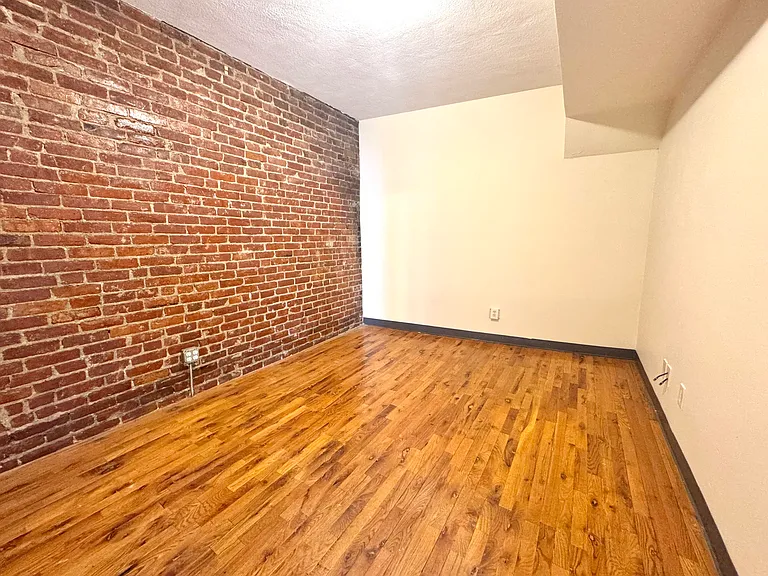 840 Huntington Ave — Photo 10