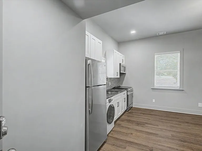 638 E 37th St #D — Photo 4