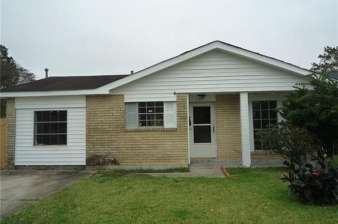 1st image of 2951 Dickens Dr