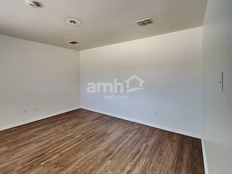 3933 Evergreen Ct — Photo 5