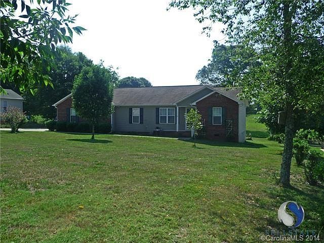 1st image of 111 Winding Cedar Dr