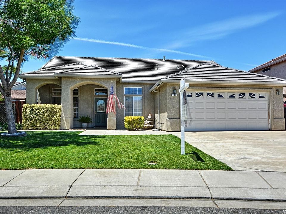 1st image of 623 Emerald Pl