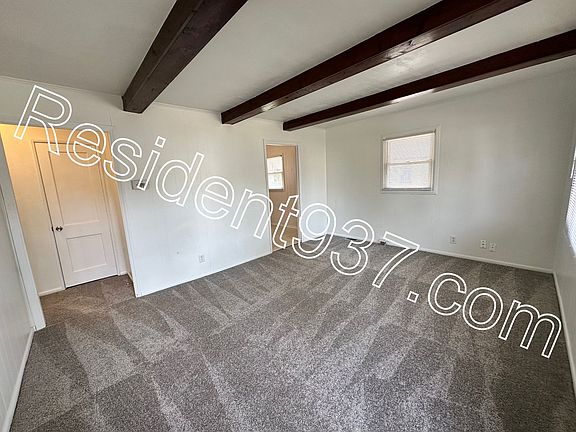3rd image of 142 W Circle Dr