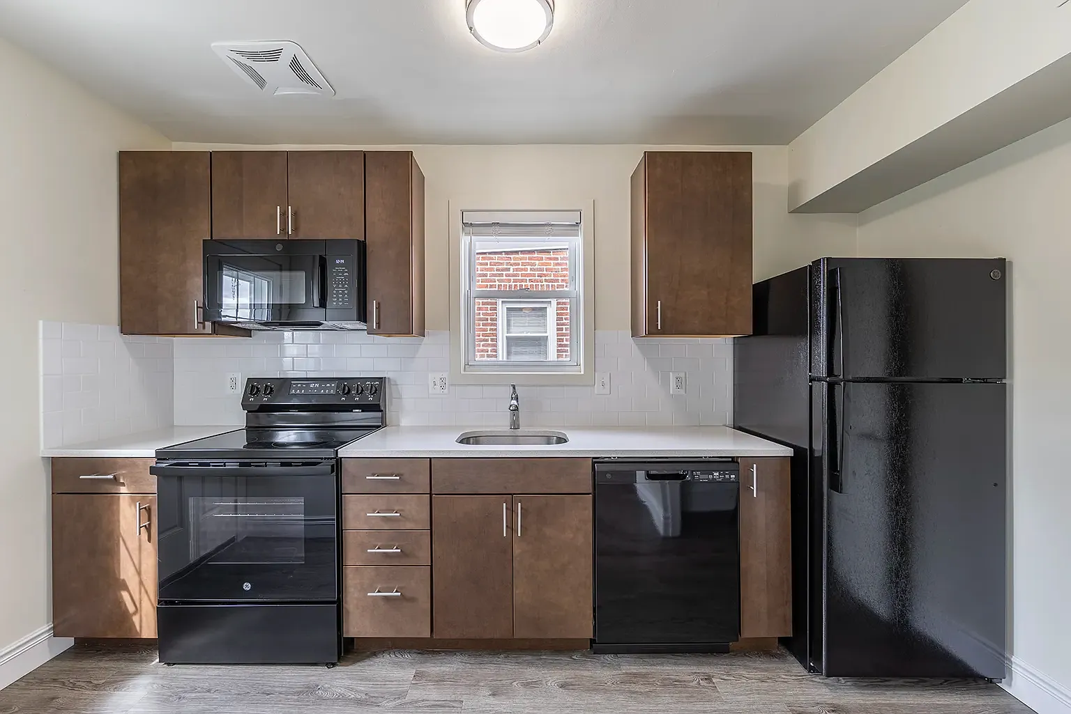 2 bed, 925 sqft, $1,950 — Photo 1
