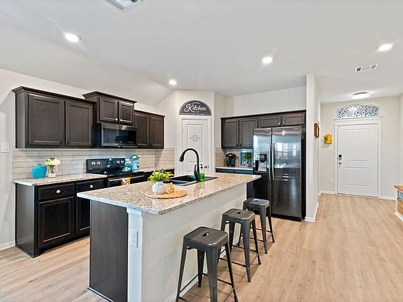 3rd image of 9353 Castorian Dr