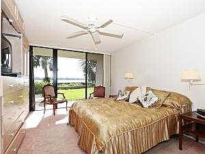 4th image of 1618 12 Oaks Way APT 203