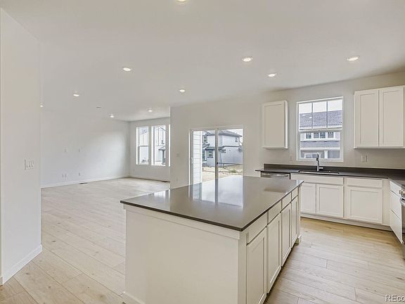 5th image of 3158 Gladstone Avenue