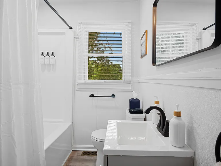 2020 Eastway Dr — Photo 12