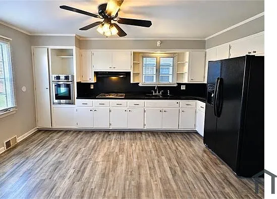 546 Magee Ave — Photo 2