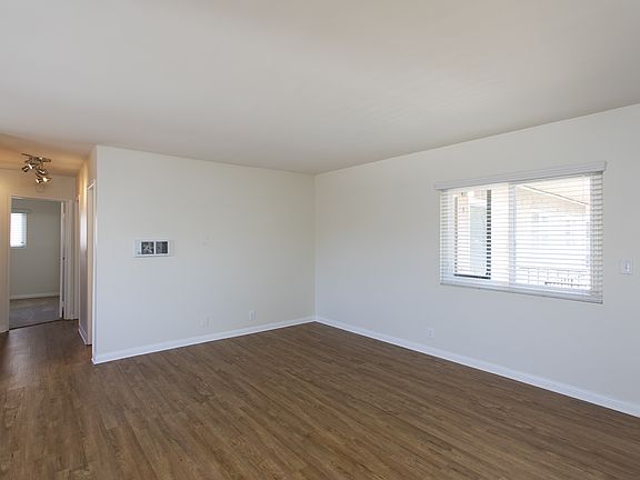 4th image of 4030 Louisiana St APT 10