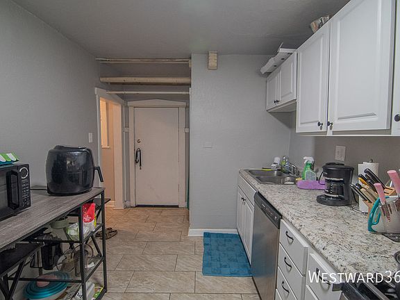 4th image of 3821 W Wrightwood Ave #G