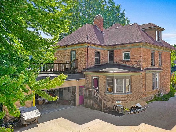 3rd image of 300 W Prospect Ave