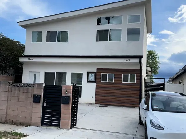 11275 Chivers Ave, Pacoima, CA 91331